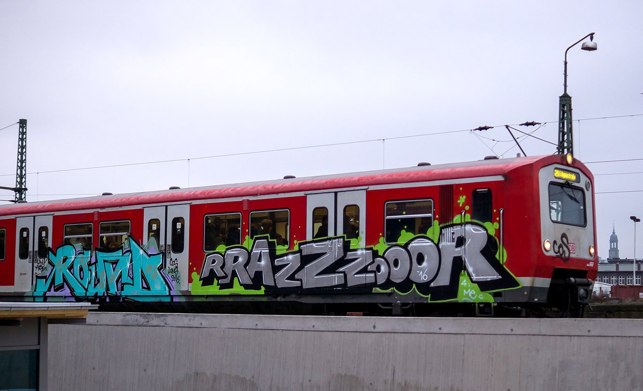 Graffiti Train - Photo by zzzzz