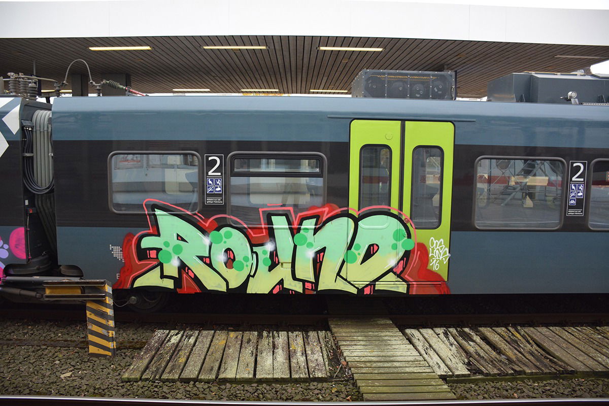 Graffiti Train - Photo by zzzzz