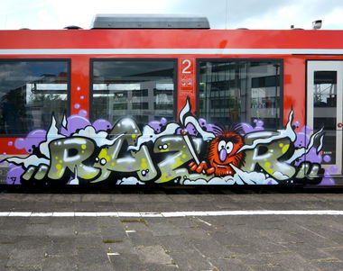 Graffiti Train - Photo by zzzzz