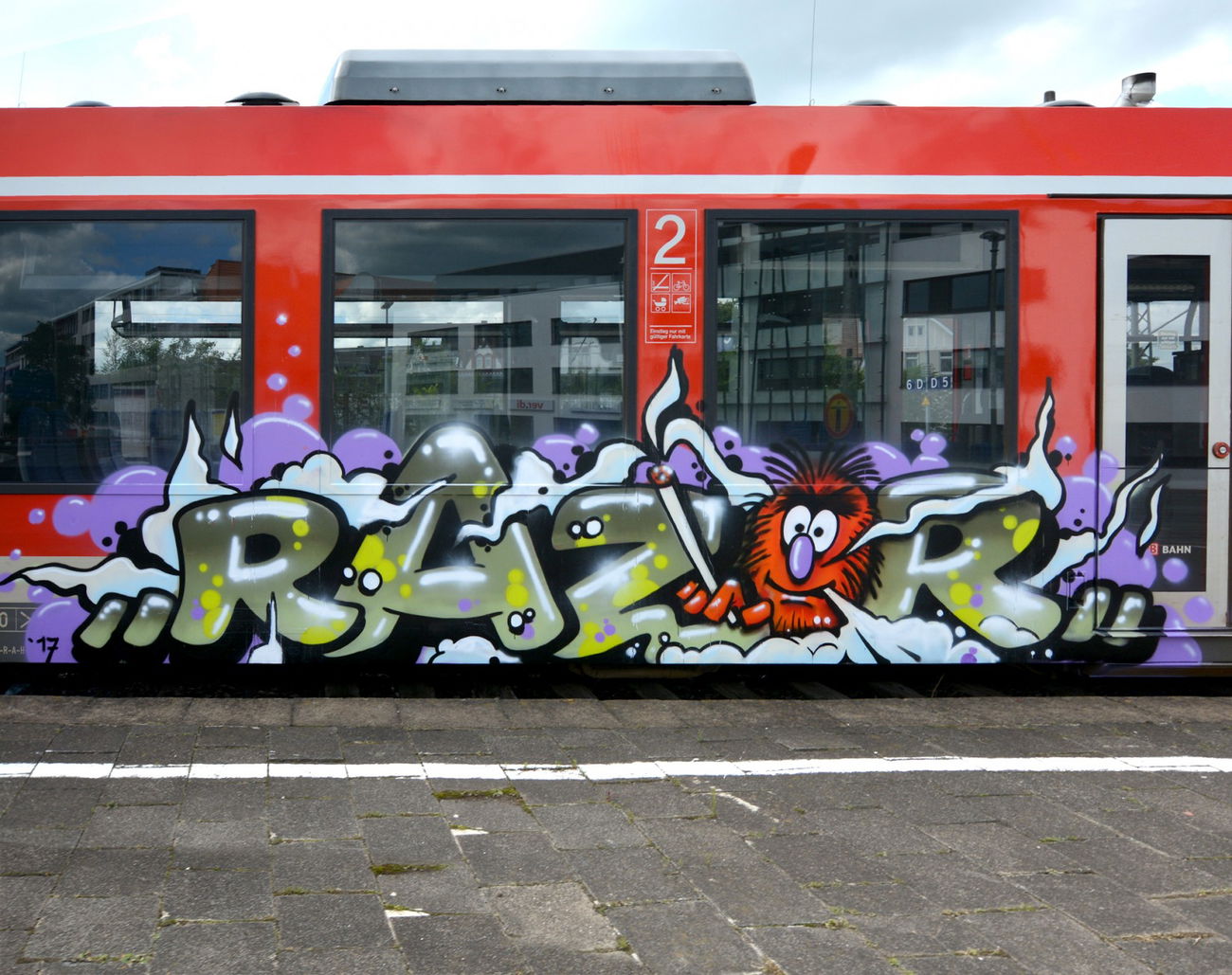 Graffiti Train - Photo by zzzzz