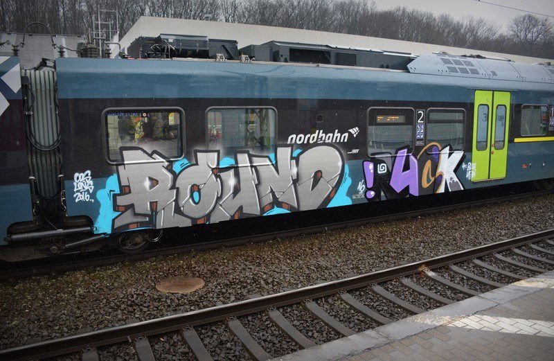 Graffiti Train - Photo by zzzzz - round