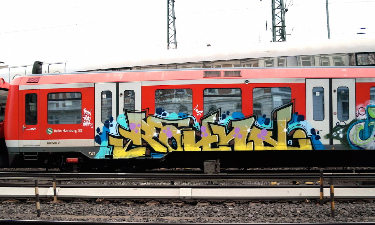 Graffiti Wall - Photo by zzzzz - round