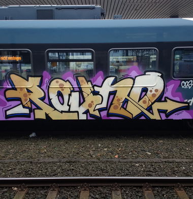 Graffiti Train - Photo by zzzzz (2018)