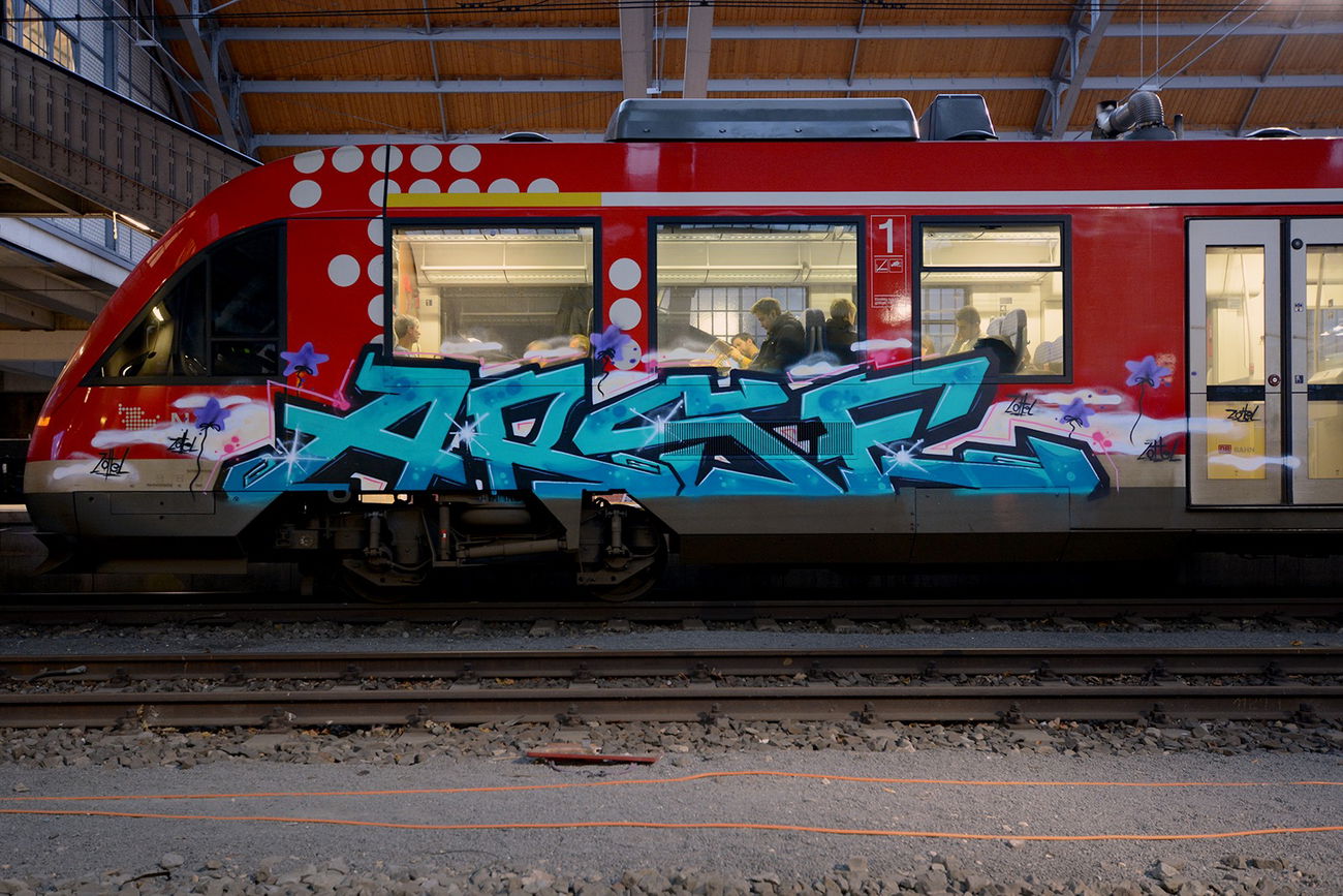 Graffiti Train - Photo by zzzzz