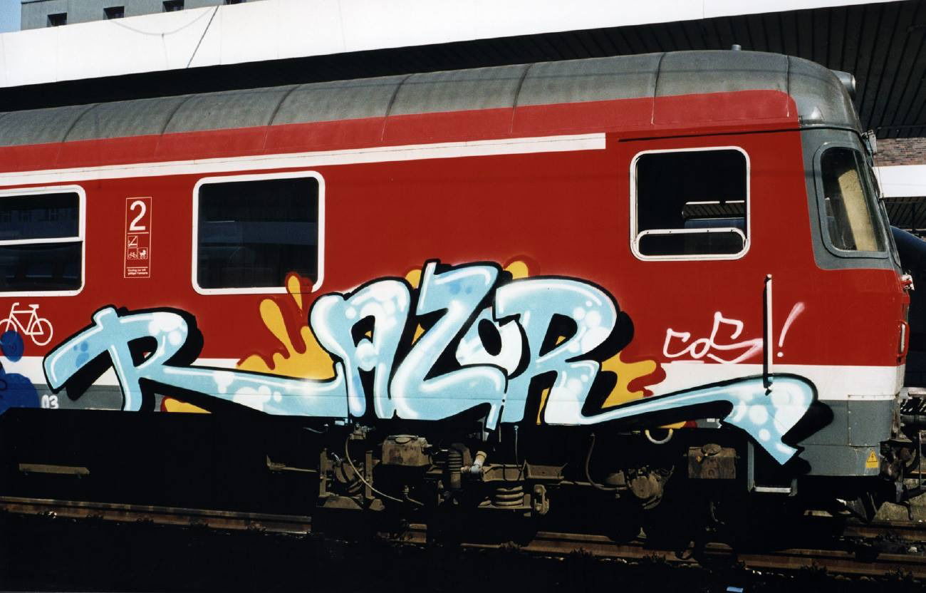 Graffiti Train - Photo by zzzzz - Graffiti (2003)