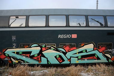 Graffiti Train - Photo by zzzzz - Cos (2016)