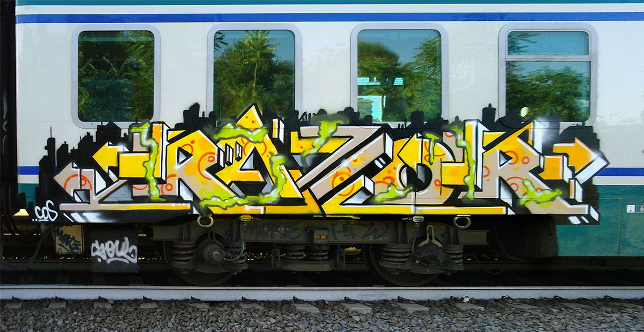 Graffiti Train - Photo by zzzzz - RAZOR
