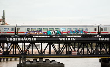 Graffiti Train - Photo by zzzzz