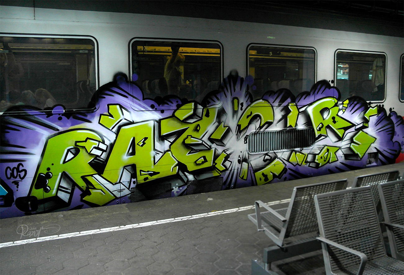 Graffiti Train - Photo by zzzzz - Razor (2016)