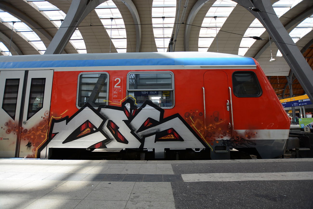 Graffiti Wall - Photo by zzzzz (2017)