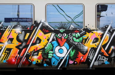 Graffiti Train - Photo by zzzzz - Razor