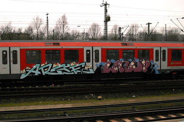 Graffiti Train - Photo by zzzzz