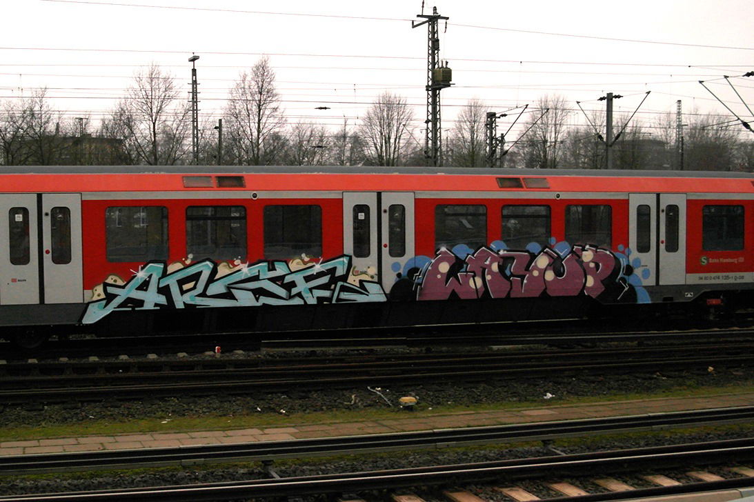 Graffiti Train - Photo by zzzzz