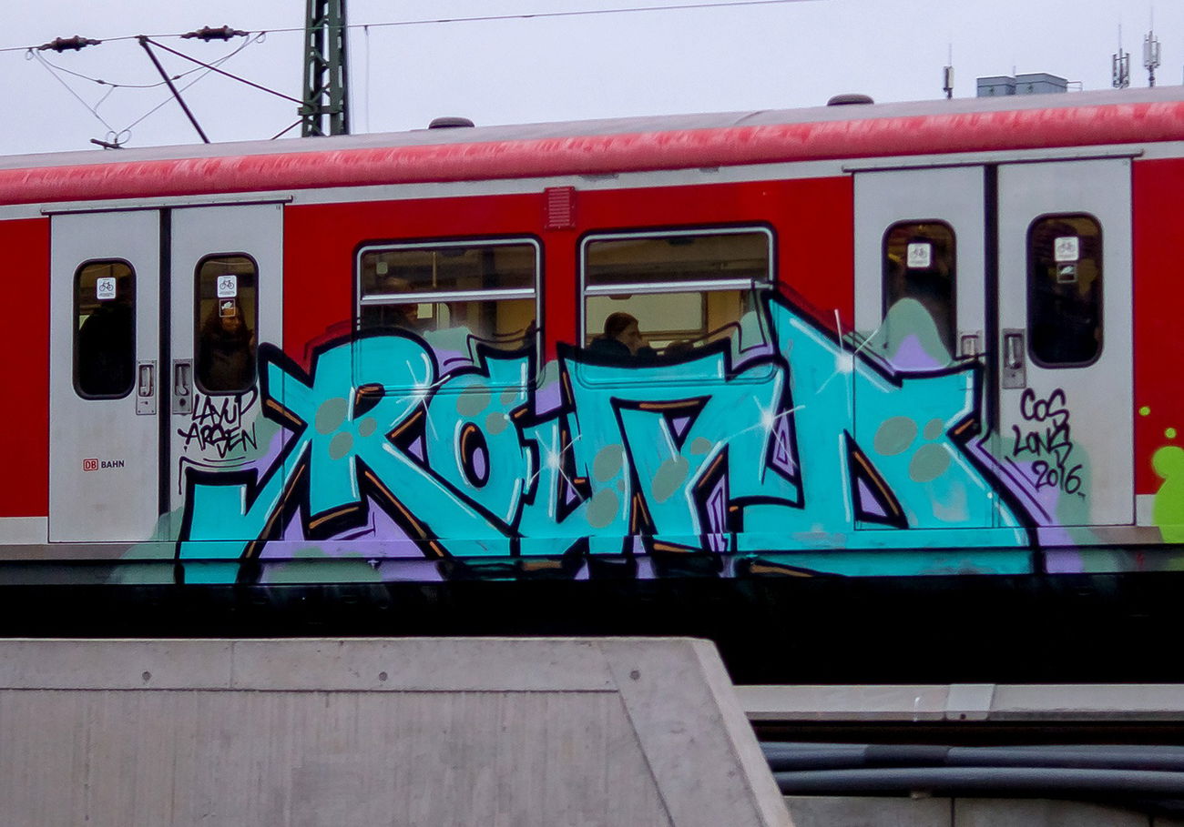 Graffiti Train - Photo by zzzzz