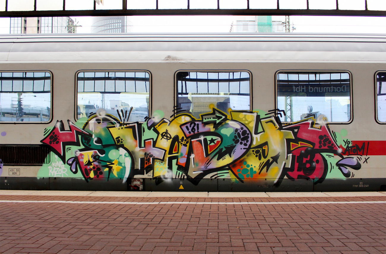Graffiti Train - Photo by zzzzz (2017)