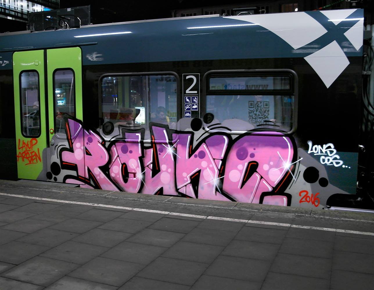Graffiti Train - Photo by zzzzz - Round, Graffiti, cos (2016)