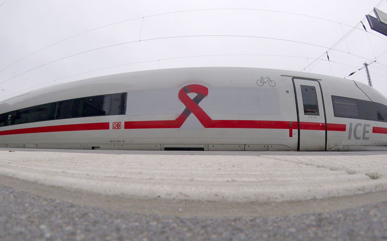 Graffiti Street Art - Photo by zzzzz (2018)