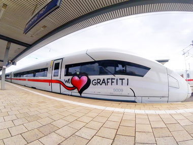 Graffiti Street Art - Photo by zzzzz (2018)